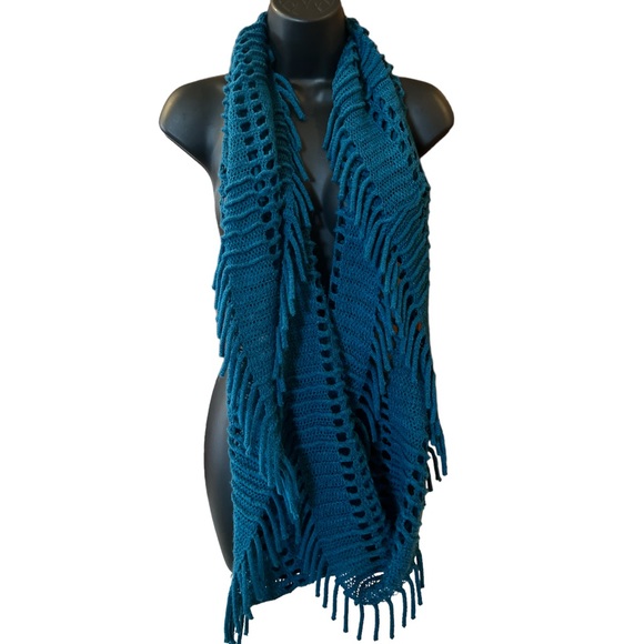 Anna & Ava brand from Dillard’s - infinity scarf with fringe! EUC! Peacock blue - Picture 2 of 3